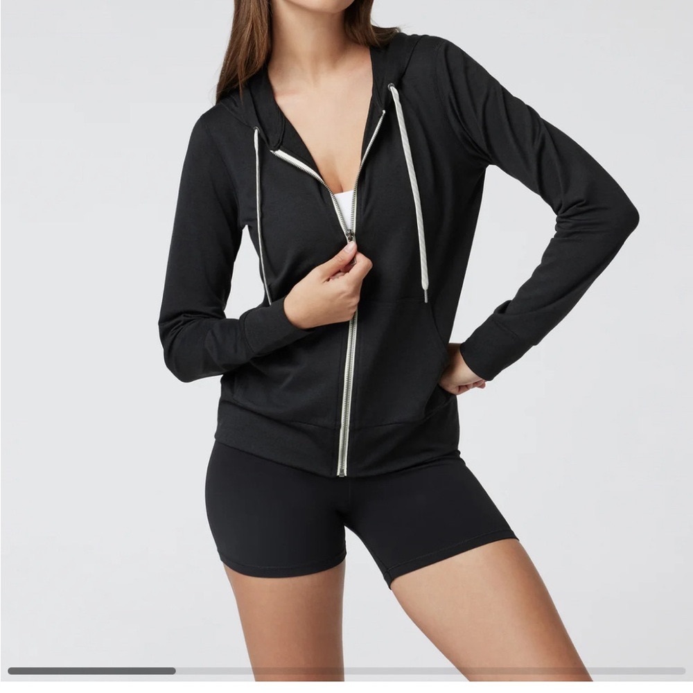 Vuori Halo Performance Hoodie 🖤
